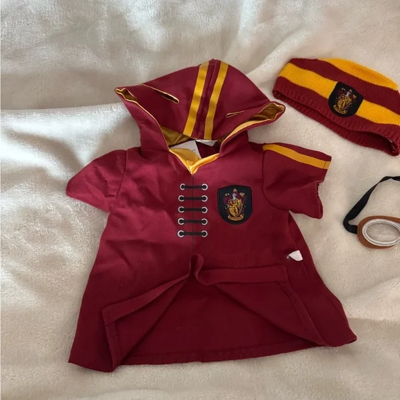 buildabear harry potter gryffindor quidditch uniform + accessories - Picture 9 of 11